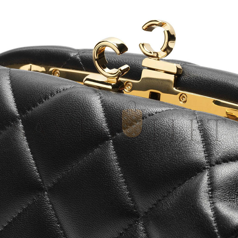 Ch**el MASTER CLUTCH WITH CHAIN AP5251 (26*17*12cm)